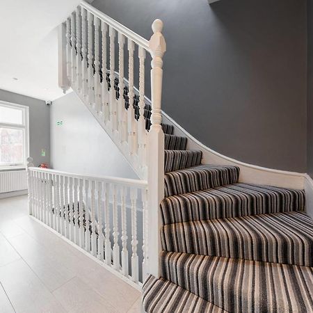 Boutique Modern Hotel Room For Two Near Tube And Bus Stations Londra Exterior foto