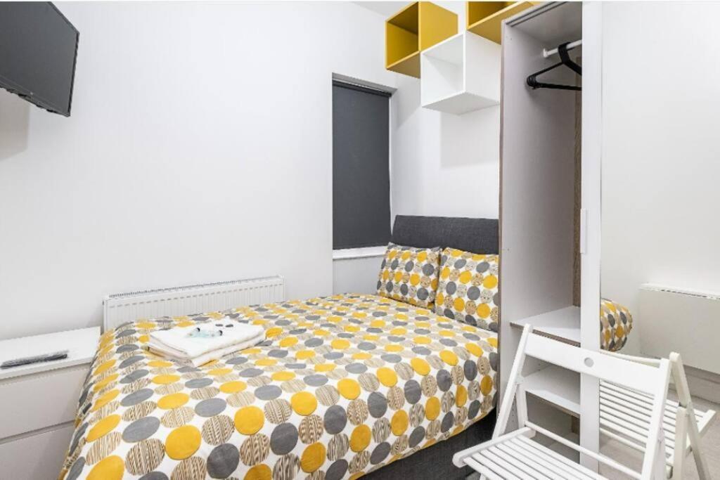 Boutique Modern Hotel Room For Two Near Tube And Bus Stations Londra Exterior foto