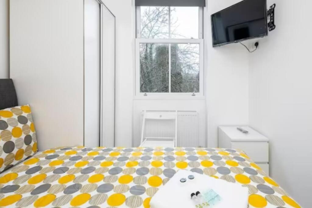 Boutique Modern Hotel Room For Two Near Tube And Bus Stations Londra Exterior foto