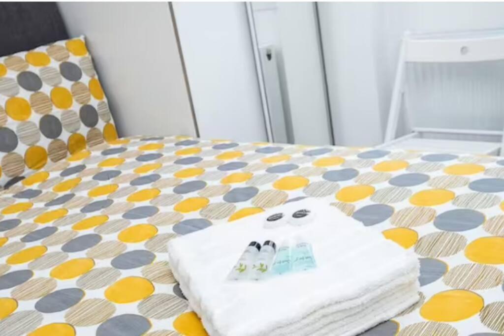 Boutique Modern Hotel Room For Two Near Tube And Bus Stations Londra Exterior foto