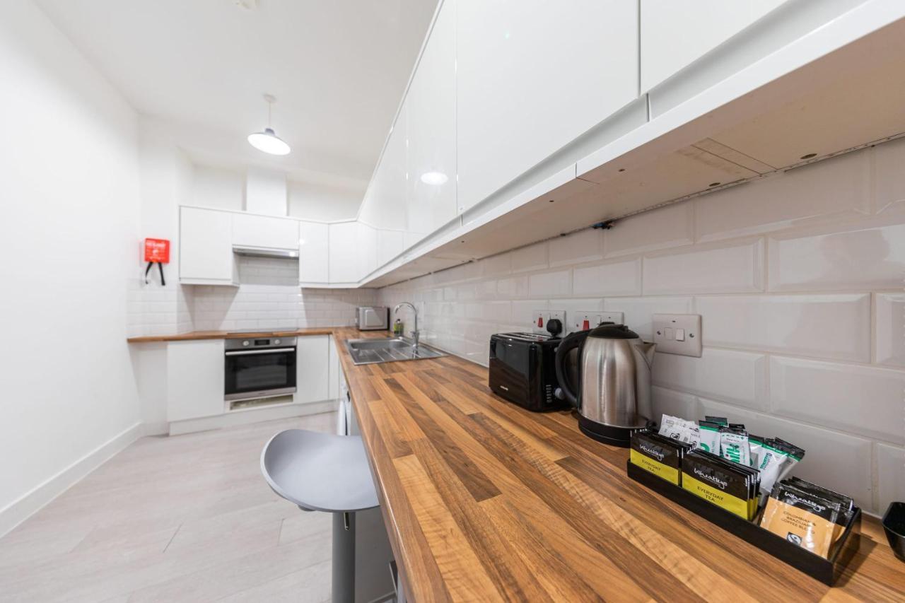 Boutique Modern Hotel Room For Two Near Tube And Bus Stations Londra Exterior foto
