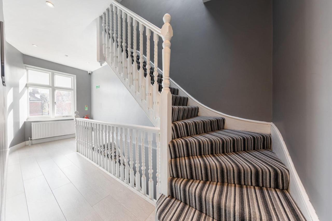 Boutique Modern Hotel Room For Two Near Tube And Bus Stations Londra Exterior foto